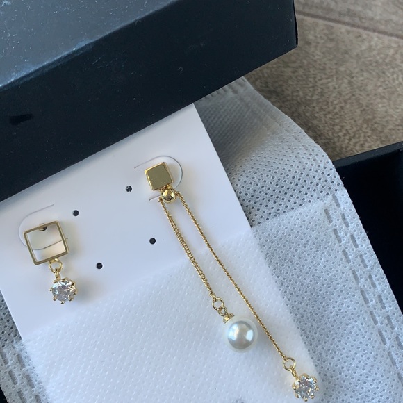 Asymmetrical earrings - Picture 7 of 7